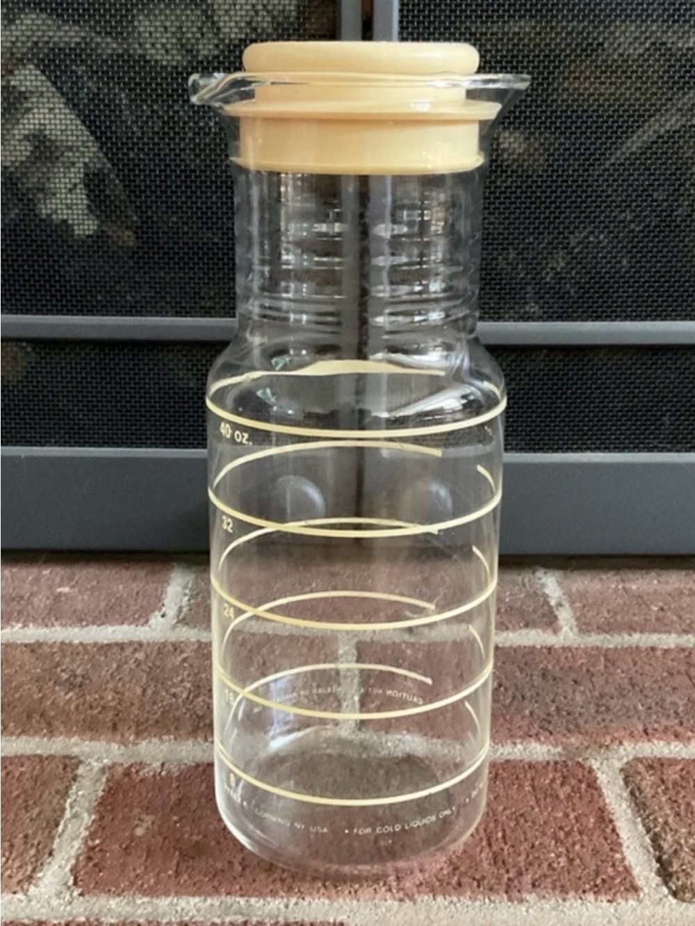 Vintage Pyrex 8014 Carafe w Lid 40 oz MCM Glass Pitcher